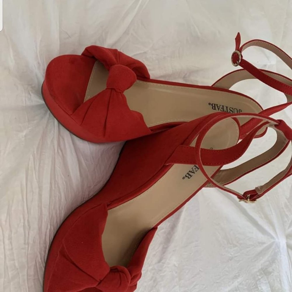 Red Wedges - image 2